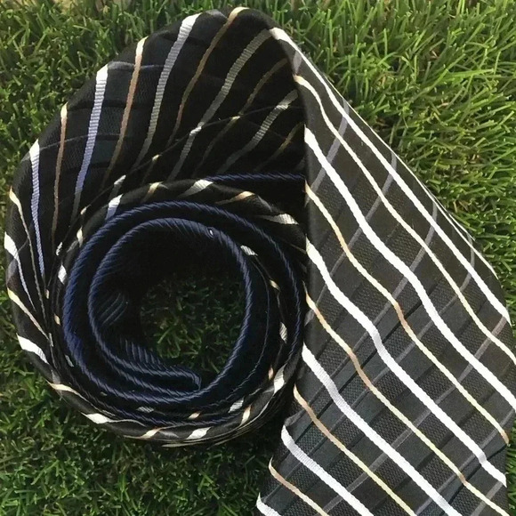 TOMMY HILFIGER 100% Silk Made in USA Tie - Picture 6 of 8